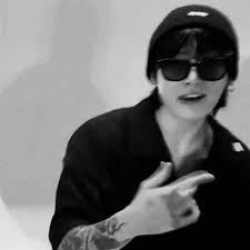 Chat with Ava 'Evie' Monroe nsfw