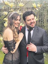 Çiftin bu evliliklerinden kuzey isminde bir oğlu doğmuştur. Eser Yenenler Ile Berfu Yildiz Dan Mutlu Haber Geldi Eser Yenenler In Esi Berfu Yildiz 3 Haftalik Hamile Berfu Yildiz Hamile Mi Takvim