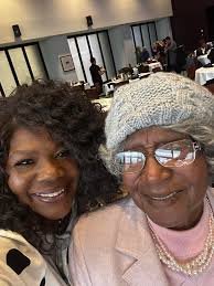 Introduction and photo sharing among mothers