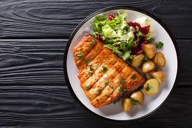 In una terrina metti quattro cucchiai d'olio, il prezzemolo tritato, il succo del limone, un pizzico di sale e uno di pepe. Ricette Con Pesce Spada 5 Idee Sane E Leggere Melarossa