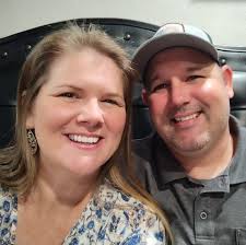 Why is the air conditioning not blowing cold in a 2009 Ford Escape Hybrid?