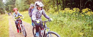 Kein mindestbestellwert · ein kundenkonto · kostenlose rücksendung Mountainbike Fahren