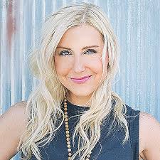 Lisa Paige's Instagram, Twitter & Facebook