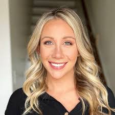 Amanda Jay's Instagram, Twitter & Facebook