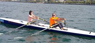 Σκάφος, βάρκα κωπηλασίας, χειμώνας, ετοιμάζω διά τον χειμώνα, νερό, ποτάμι, τοπίο, τοπίο του ποταμού, εικόνα χειμώνα, διάθεση, φωτισμός. Akadhmies Kwphlasias Omilos Filwn 8alasshs O F 8