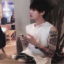 Taehyung ist ein einfacher bürger aus seoul, unsichtbar und genauso wie die . Kim Taehyung Rm And J Hope Image 6082691 On Favim Com