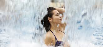 Hotel bagni vecchi, ristrutturato nel 2000, 12 camere arredate con mobili originali, di cui 4 suite gioielli della struttura, con annessi 26 diversi servizi termali, un soggiorno antistress, in completo relax, disintossicante, per una efficace remise en forme. Bagni Vecchi Di Bormio Terme Di Bormio