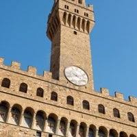 It was built at the turn of the 14th century as the palazzo de popolo or the 'palace of the people'. Palazzo Vecchio Balai Kota Di Centro