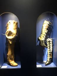 Expo Christian Louboutin Palais De La Porte Doree Du 26 Fevrier Au 26 Juillet 2020 En 2020 Louboutin Christian Louboutin Bottes