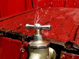 Ein wasserhahn ist eine regulierbare auslaufarmatur für wasser, zum beispiel für trinkwasser. Dichtungen Am Gartenwasserhahn Reparieren Relais30 Zeigt Wie Es Geht