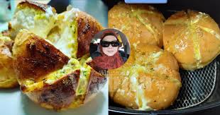 Roti burger mini, gebu dan lembut memang boleh dibuat sendiri di rumah dengan menggunakan tepung roti dan juga tepung gandum. Korean Garlic Cheese Bread Mudah Guna Roti Burger Bakar Dalam Air Fryer Mingguan Wanita