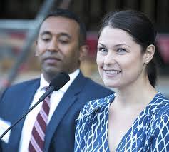 Elizabeth Pirrotta's Instagram, Twitter & Facebook