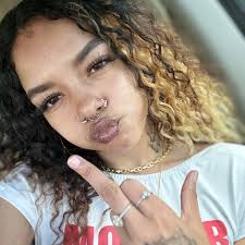 i feel so bad for cookinwitkya bc she literally doesn't bother anyone & the  hate she gets is so we!rd & annoying asf cc