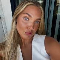 Ida Mizani's Instagram, Twitter & Facebook