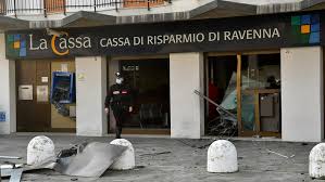 • 94 sportelli con 812 dipendenti • raccolta complessiva 4.770 milioni di euro • impieghi globali 1.781 milioni di euro linux per le aziende e. Assalto Al Bancomat Nella Notte Ladri In Fuga Con Decine Di Migliaia Di Euro