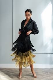 Los tejidos recomendados para hacer la falda son: Vestidos Trajes Faldas Y Blusas Looks Con Pantalon Y Monos Muy Estilosos Para Ser La Invitada Perfecta De Invierno