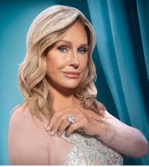 I'm curious are there any Yellowstone fans in here? And if anyone thinks  Beth and Lorelai have the same vibe but different fonts? Now I get it, very  different characters and stories