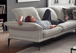 Confortable aussi bien pour s'asseoir que pour dormir, ce canapé 4 places est rembourré de mousse polyuréthane de 30 kg/m3 au niveau de l'assise. Canape Angle 4 Places Tissu Gris Clair Contemplation Tm