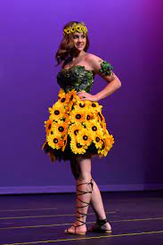 Extreme Sunflower costume | Themed halloween costumes, Diy costumes women,  Creepy halloween costumes