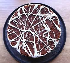 Gateau Araignee Pour Halloween En 2020 Idee Gateau Halloween Idee Repas Halloween Gateau Au Chocolat Moelleux
