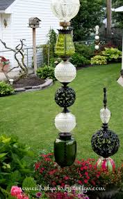 Somewhat Quirky How To Build A Glass Globe Totem Iskusstvo Ustrojstva Sadov Sadovye Idei Ukrashenie Dvora