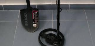 Detector de metales se encuentra en el 3er conjunto de la colección smart tools. Detenido Cuando Buscaba Restos Arqueologicos Con Un Detector De Metales En Ullastret