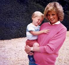 Prinz george und prinzessin charlotte, zwei der drei kinder von prinz william und herzogin kate, spielen gerne fußball. Prinz William Stellt Sich Diana Als Oma Vor Und Es Ist Einfach Grossartig Promicabana