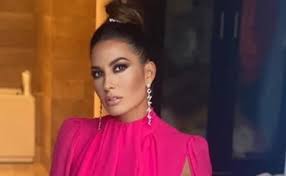 Temperatura bollente per l'estate di elisabetta gregoraci. Elisabetta Gregoraci Look Esplosivo A Battiti Live La Conduttrice Si Presenta Cosi Il Tempo