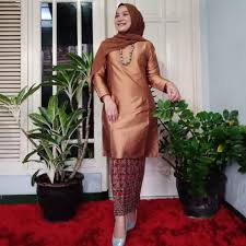 Baju kurung model modern dapat anda kenakan dalam acara apapun. Harga Baju Kurung Terbaik Batik Kebaya Pakaian Wanita Juni 2021 Shopee Indonesia