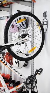 For Att Fa Mer Rum I Forradet Prova Att Hanga Upp Cykeln Forvaring Inspiration Organisera