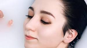 Berbagai cara menghilangkan bintik di wajah (freckles). 6 Cara Menghilangkan Bruntusan Di Wajah Dengan Bahan Alami Lifestyle Liputan6 Com