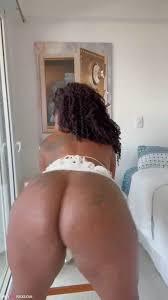 Ioná Galvão Nua Mostrando o Cuzinho Lindo - Mix da Putaria XXX Porno