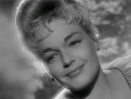 Résultat de recherche d'images pour "voyage au travers du cinema francais"