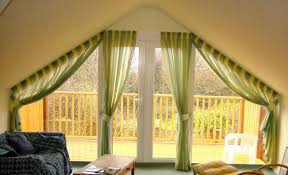 1001 Ideen Fur Dachfenster Gardinen Und Vorhange Gardinen Fur Dachfenster Fenstergestaltung Dachfenster