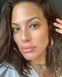 Maybe you would like to learn more about one of these? Diese Stars Sehen Ohne Make Up Naturlich Schon Aus Skin Care Routine Ashley Graham Skin Medica
