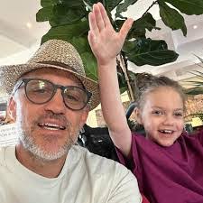 Dana Bott's Instagram, Twitter & Facebook