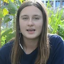 Holly Bagwell's Instagram, Twitter & Facebook