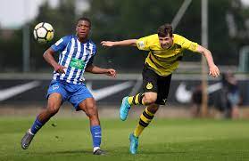 Toutes les infos et vidéos du football : Hertha Talent Ngankam Top Teams Stehen Schlange