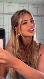 Sara Crumbleleg Bails