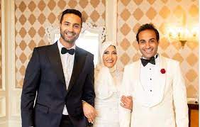 كون في فترة الجامعة مع أصدقائه فرقة عرفت باسم تمر هندي للإنتاج الفني. Ù…Ù† Ù‡Ùˆ ÙˆØ§Ù„Ø¯ Ø£Ø­Ù…Ø¯ ÙÙ‡Ù…ÙŠ ÙƒÙ†Ø¬ ÙƒÙˆÙ†Ø¬