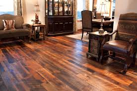 Reputable companies like mohawk, armstrong, quickstep, and shaw have given laminate flooring the look and feel of a true hardwood, while still maintaining its durability. 22 Amazing Laminate Hardwood Flooring Ideas And Designs Interiorsherpa