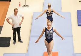 Het hof vindt dat de kngu mag bepalen wie er in het begeleidingsteam zitten. Turnsters Met Vallen En Opstaan Richting Tokio Olympische Spelen Ad Nl