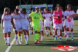 Il pink bari ha una dirigenza ottima e competente, ma alcune loro giocatrici non hanno capito che il calcio femminile sta crescendo in tutto e devono cambiare atteggiamento. Calcio Femminile Troppo Forte La Fiorentina Women S La Pink Bari Crolla In Casa 0 3 Barinelpallone It
