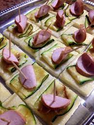 Scopri le ricette consigliate da sale. Tartine Con Maionese Zucchine Grigliate E Wurstel Cibo Ricette Idee Alimentari
