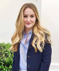 If you have straight hair, you may try an asymmetric hairstyle as it will look stylish. 20 Best Job Interview Hair Styles For Women