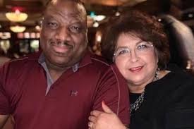 Murieron agarrados de las manos": la desgarradora historia de la pareja de  maestros que conmueve a