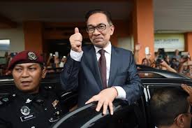 Sharepinsharetweet0 sharesnama anwar ibrahim tentu sudah tidak asing lagi bagi para pemerhati dunia politik internasional. Malaysian Leader Anwar Ibrahim Walks Free After Royal Pardon Asia News China Daily