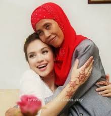 Pelakon, farid kamil zahari dan boy iman atau noruliman a rahman antara lima individu yang ditarik balik gelaran datuk. Farid Kamil Masih Belum Jumpa Mertua Lagi Adult Area