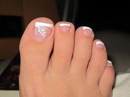 El esmalte de uñas, barniz de uñas o pintaúñas es un cosmético que tiene como objetivo pintar las uñas de los dedos de las manos y los pies a través de una laca coloreada. 9 Disenos De Pedicura Francesa Que Estan De Moda Belleza Y Peinados Disenos De Unas Pies Unas De Pies Sencillas Arte De Unas De Pies