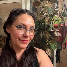 Stephanie Bemis's Instagram, Twitter & Facebook